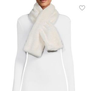 🎉HOST PICK🎉 *NWT* Calvin Klein Faux Fur Scarf